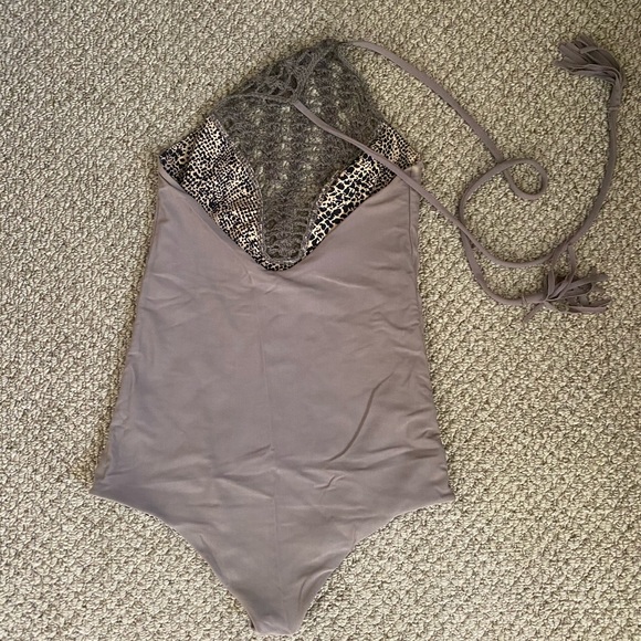 Acacia Swimwear Teahupoo in fig - Picture 3 of 4
